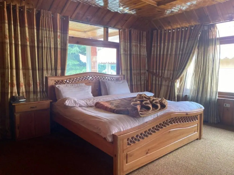 PinePark Lake Luxury Resort Naran