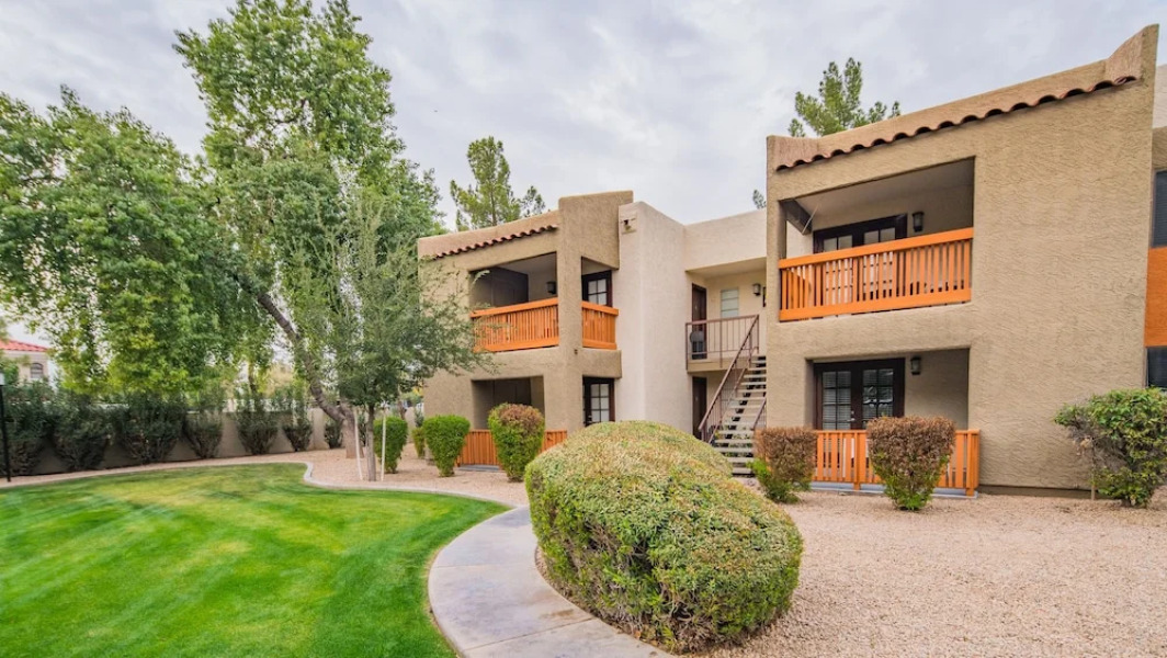 Cozy 2BR Heated Pool 219 by Wanderjaunt