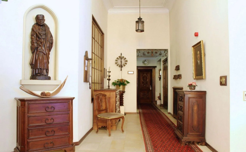 International au Lac Historic Lakeside Hotel