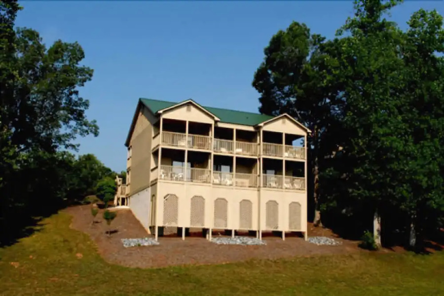 Rumbling Bald Resort