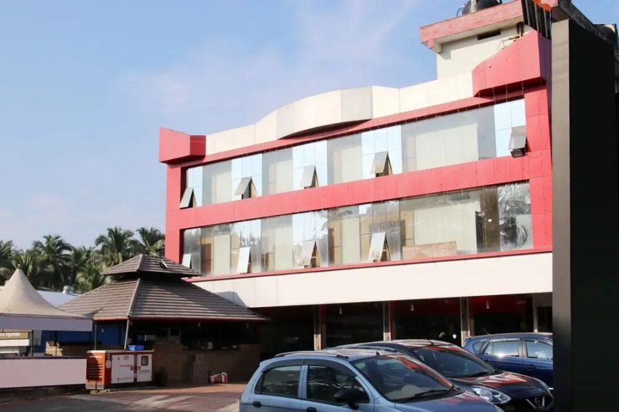 OYO 23423 Hotel Malabar Palace