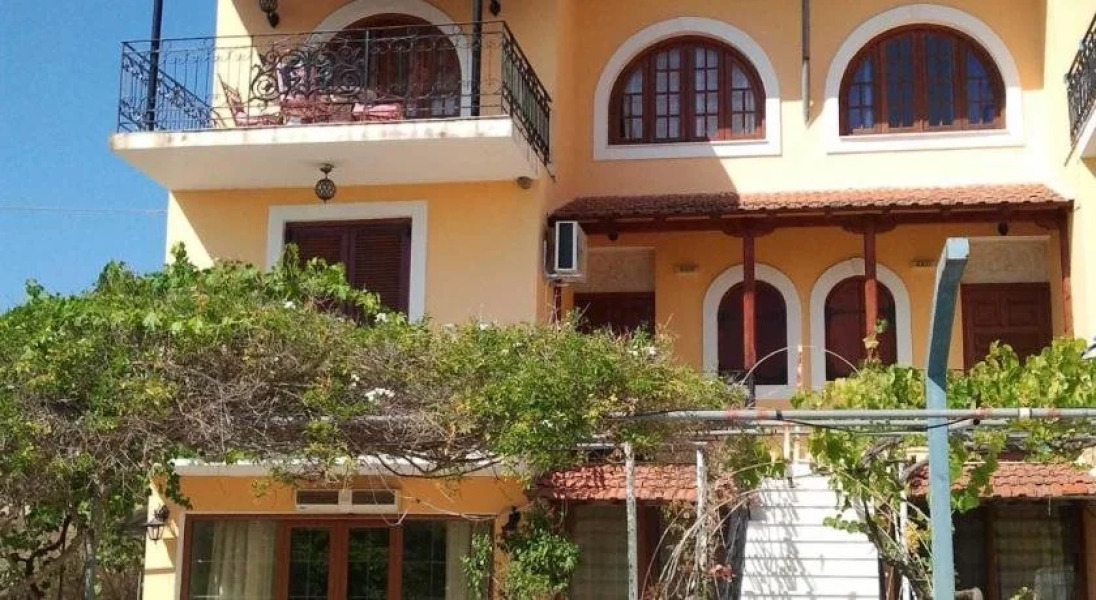 Makis & Bill Apartments