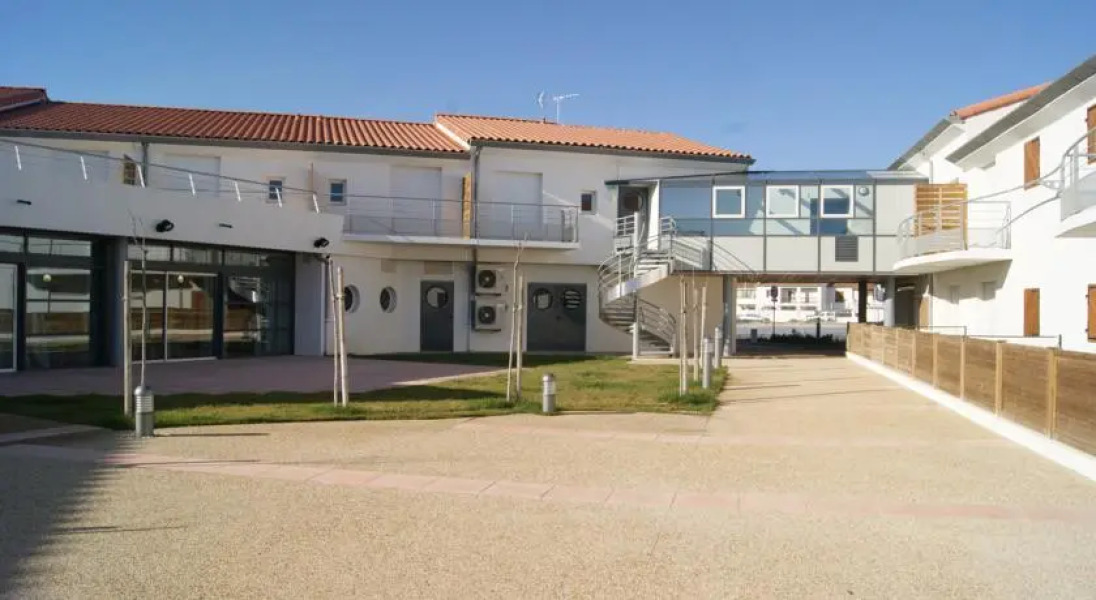 Résidence Services Seniors La Vallée Des Lys