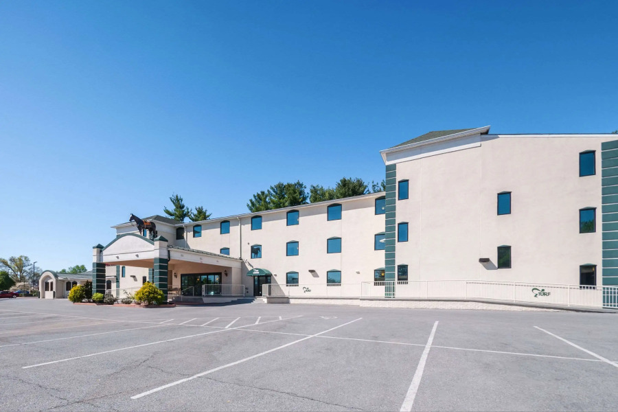 Rodeway Inn & Suites - Charles Town, WV
