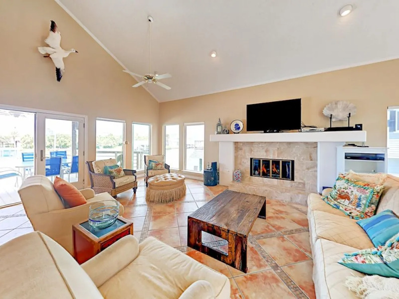 Canal-side Home 4 Bedrooms 4 Bathrooms Home