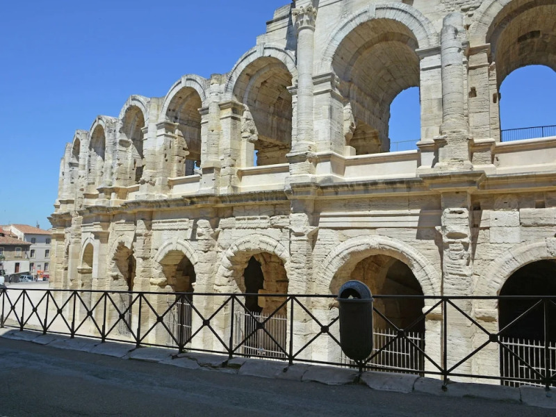 Cozy Villa in Roquemaure France With Private Swimming Pool