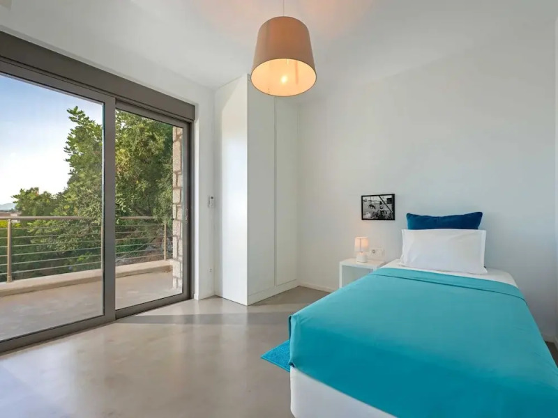 Villa in Rhodes With Infinity Pool