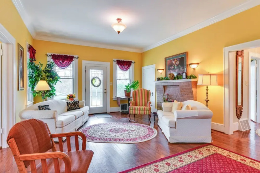 Elegant + Spacious Retreat ~ 18 Mi to Lake Norman!