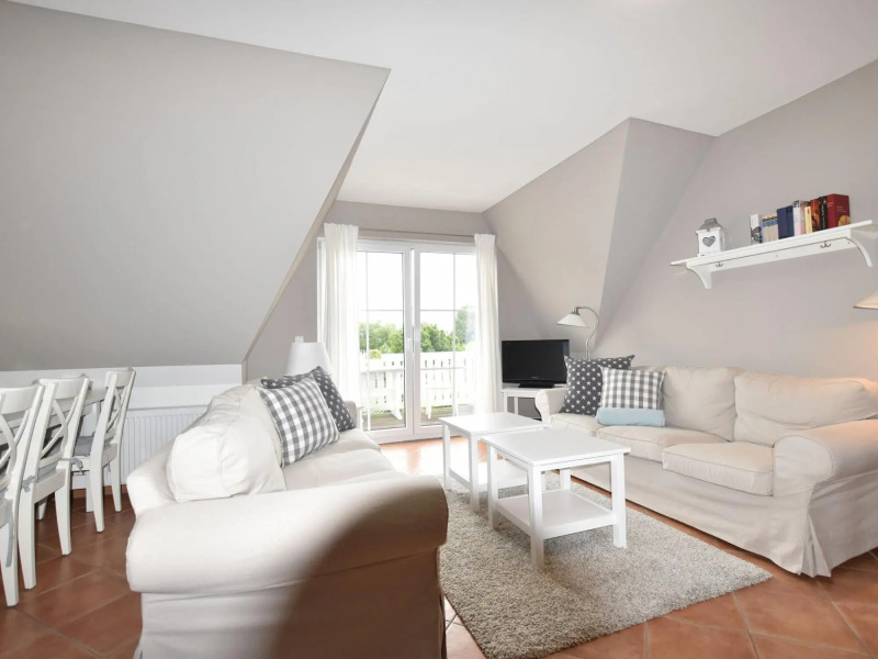 Large, Comfortable Apartment by the sea