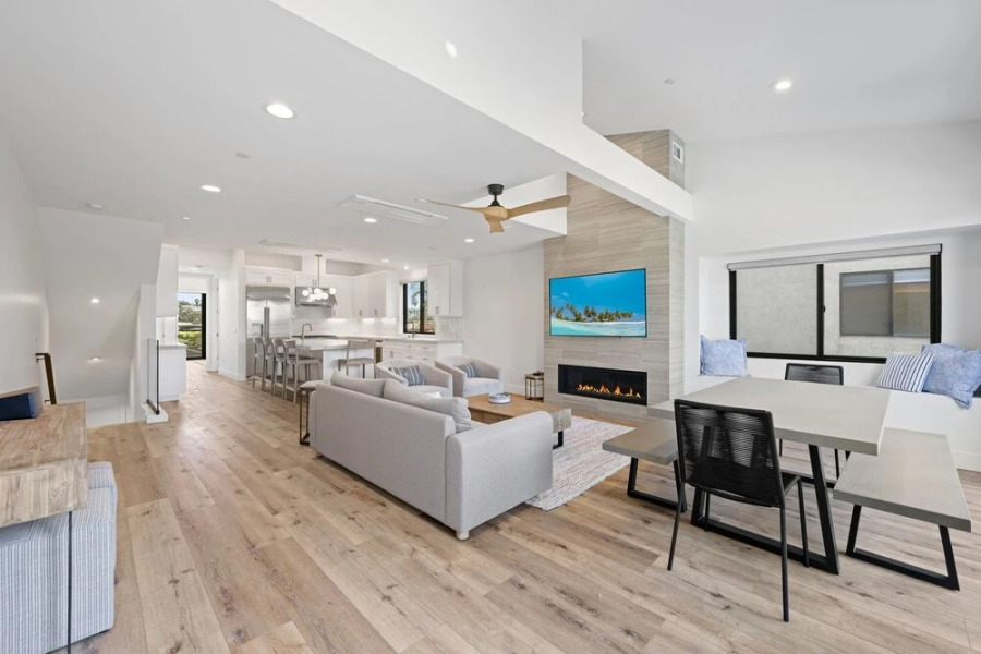 Enc831 4 Bedroom Home by Redawning