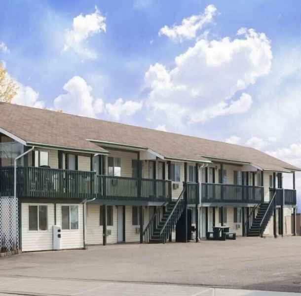 Almada Inn