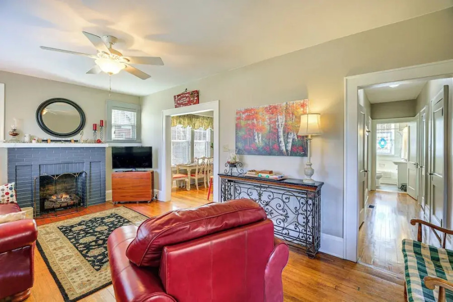 1 Mi to Dtwn: Bristol Cottage w/ Hot Tub & Grill!
