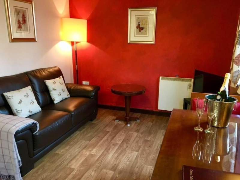 Wren 5-Hot Tub-Woodland Lodges-Pembrokshire-Tenby