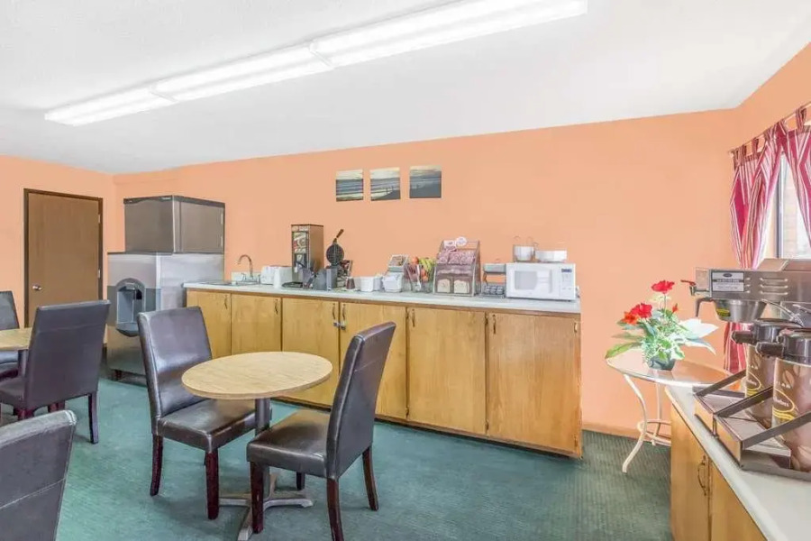 Super 8 by Wyndham Butler