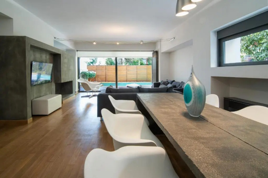 Elegant and Private Living by Neuvel