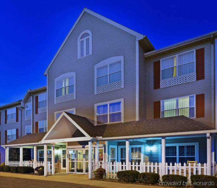 Holiday Inn Express & Suites Wyomissing by IHG