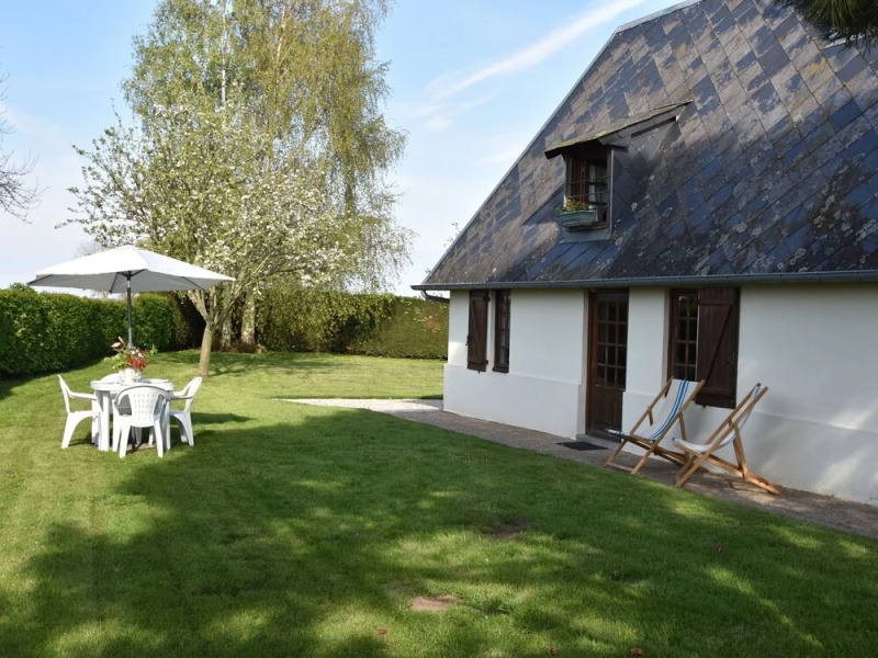 Rural, Detached Holiday Home With Pleasant Garden Near the French West Coast