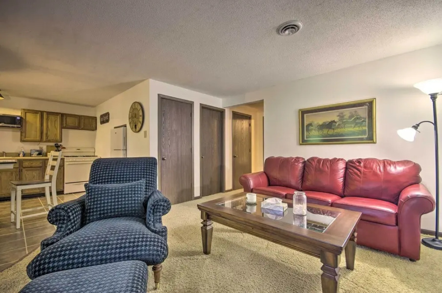 Cozy Hallsville Apartment w/ Shared Hot Tub!