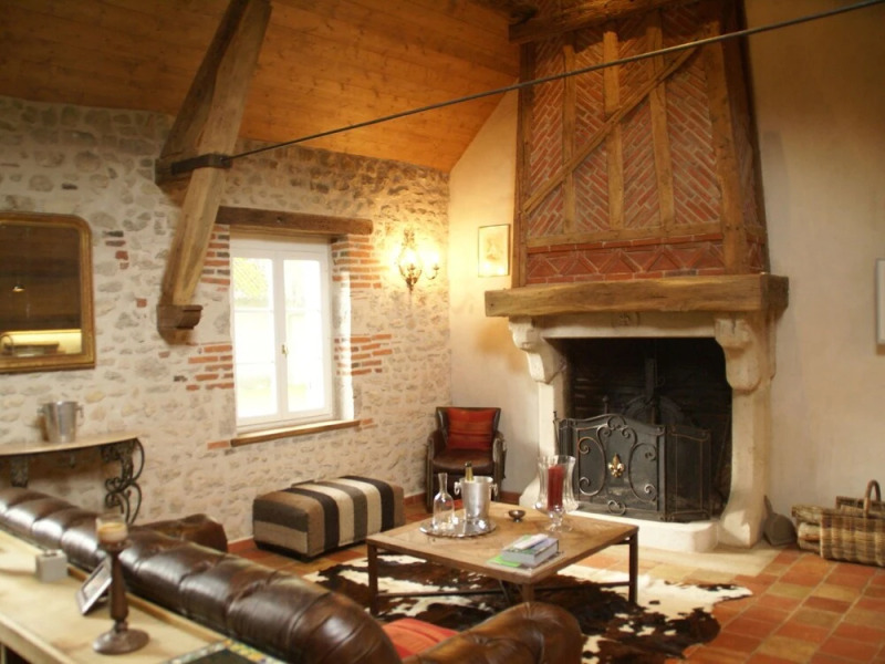 Unique Holiday Home With Pool in Combreux Centre