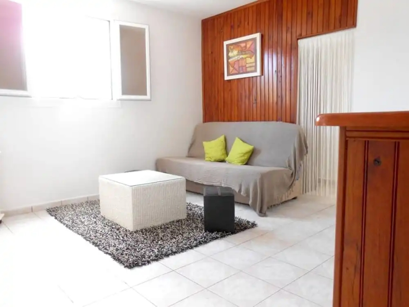 Apartment With one Bedroom in Saint-benoît, With Wonderful City View, Enclosed Garden and Wifi