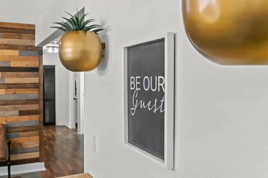 Tunnel Vision Trail Home -8 Min From Lake Windsor! 4 Bedroom Home by Redawning