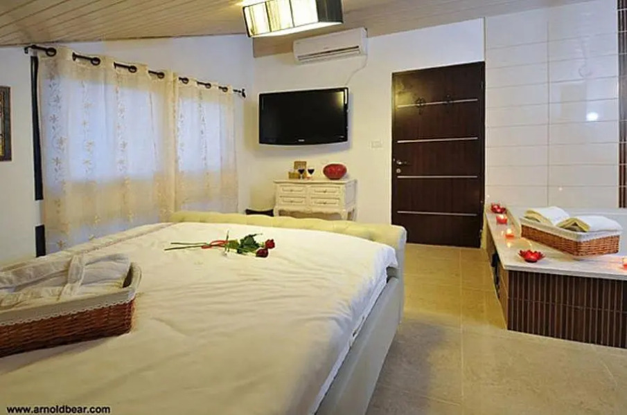 A Window to Kinneret