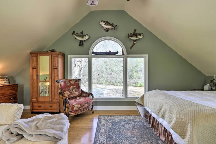 Cozy Creekside Cabin w/ Grill: Fish & Explore!