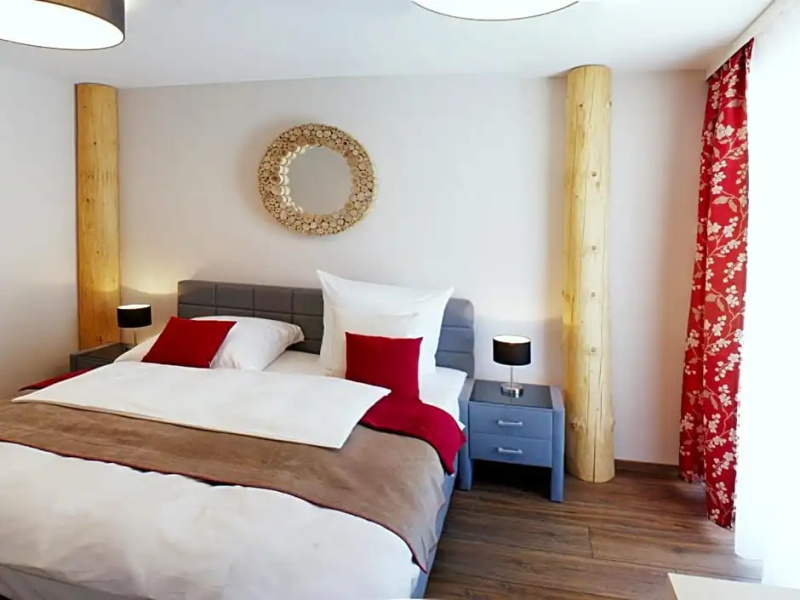 R & J Hotel