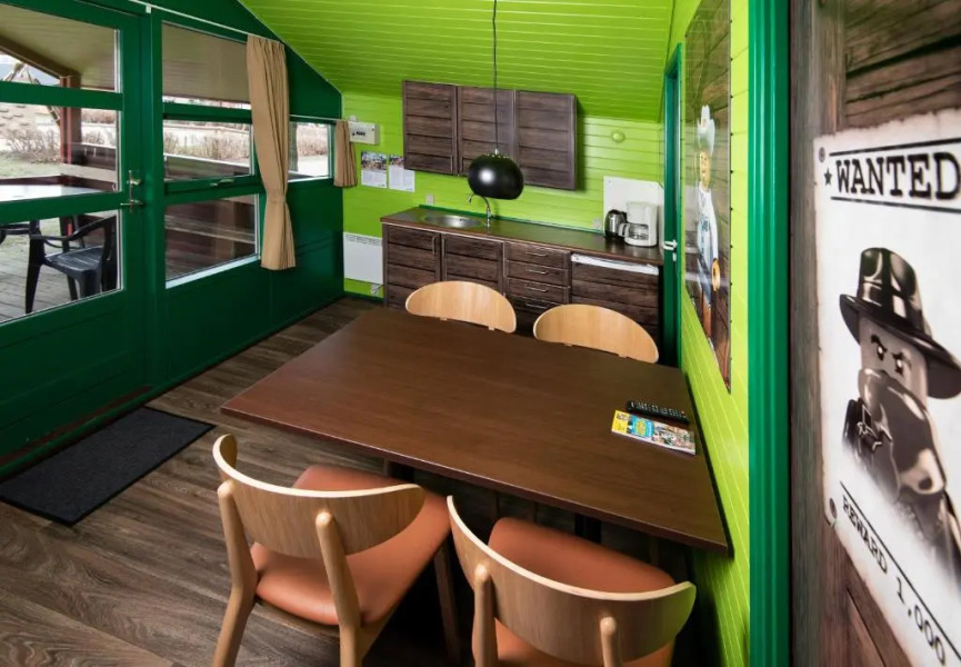 LEGOLAND Wilderness Barrels & Cabins