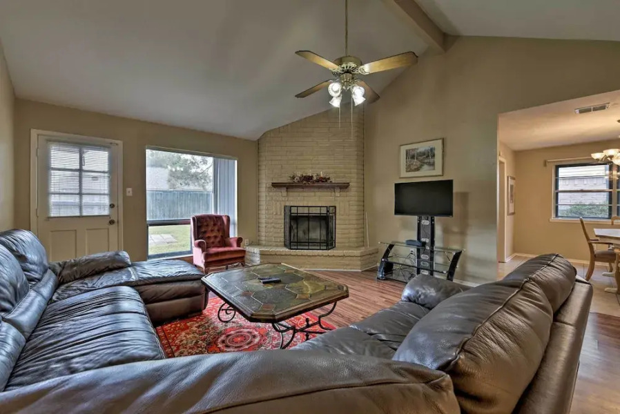 Pet-friendly Missouri City Home w/ Fenced-in Yard!