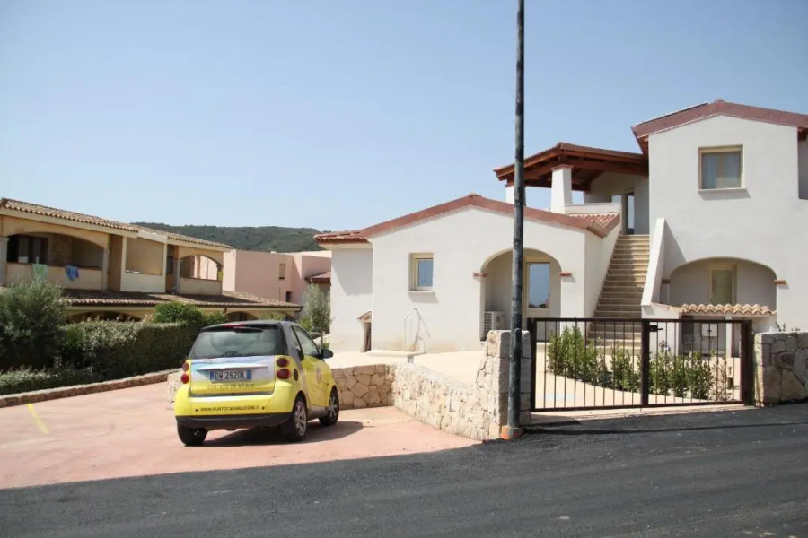 Turquoise & Wood Stylish House 23