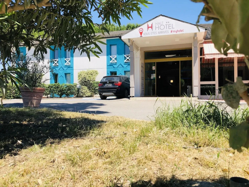 Halt Hotel