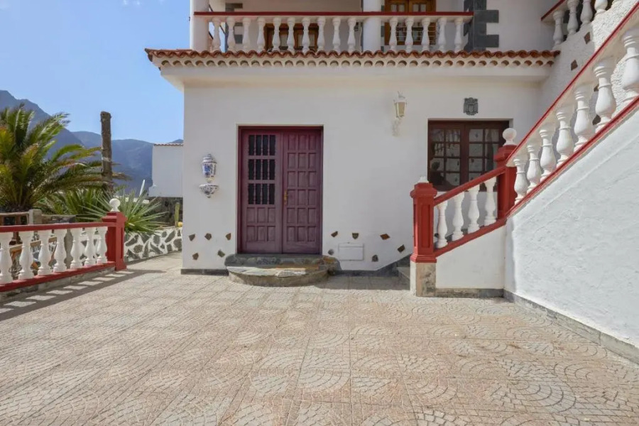 Apartment with 2 bedrooms in Buenavista del Norte with wonderful mountain view shared pool terrace 1 km from the beach