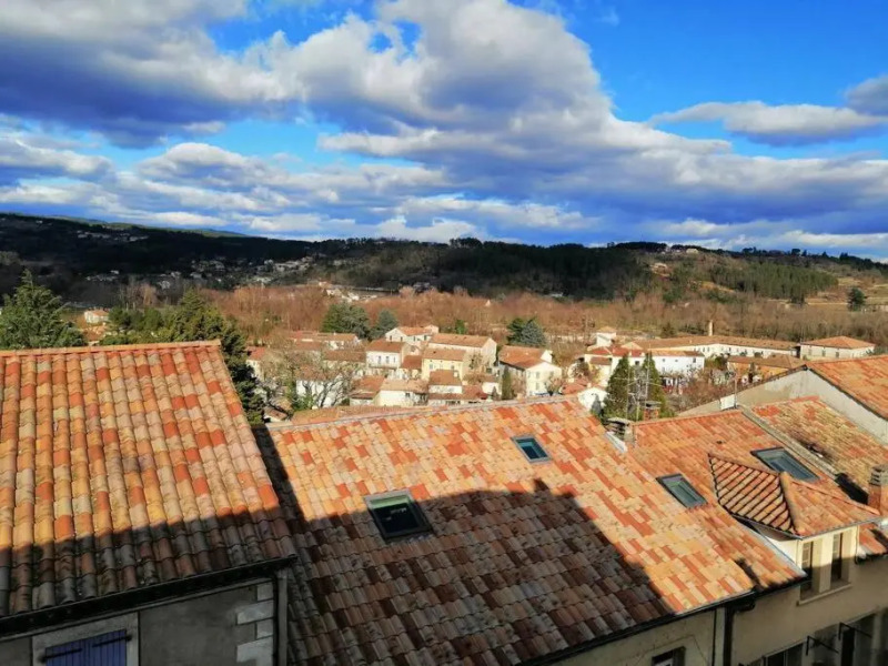 Joyeuse, superbe appartement d'environs 30m2.
