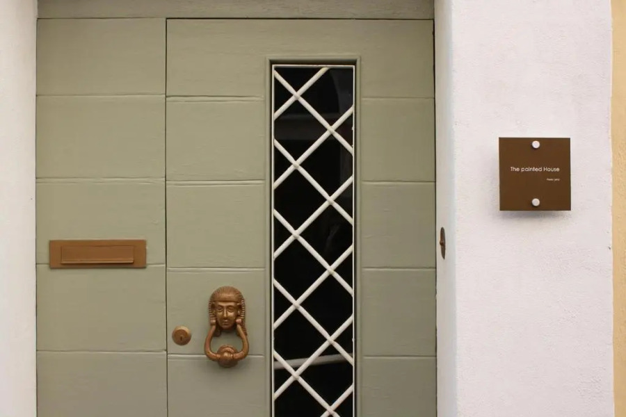 The painted house, nei vicoli di Sirolo