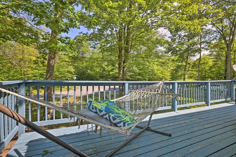 Tobyhanna Home w/ Hot Tub, Fire Pit, Deck + Grill!