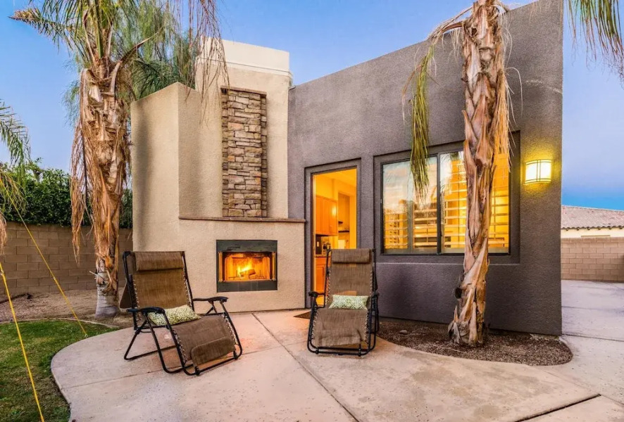 Whispering Palms by AvantStay | WALK TO COACHELLA | Pool & Hot Tub | Sleeps 16!