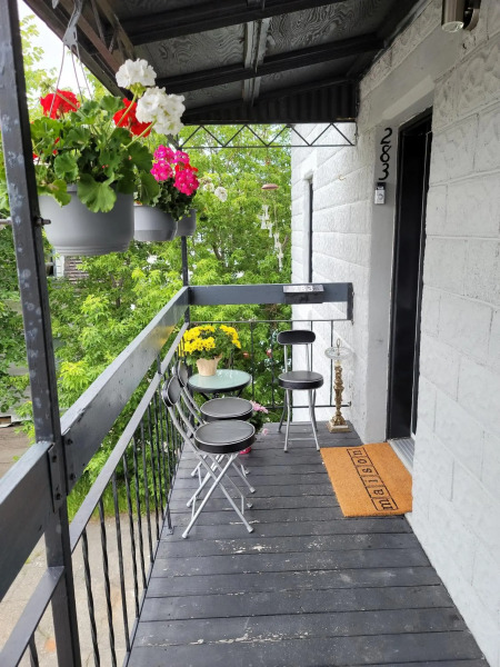 Vibrant apartment in the heart of the town