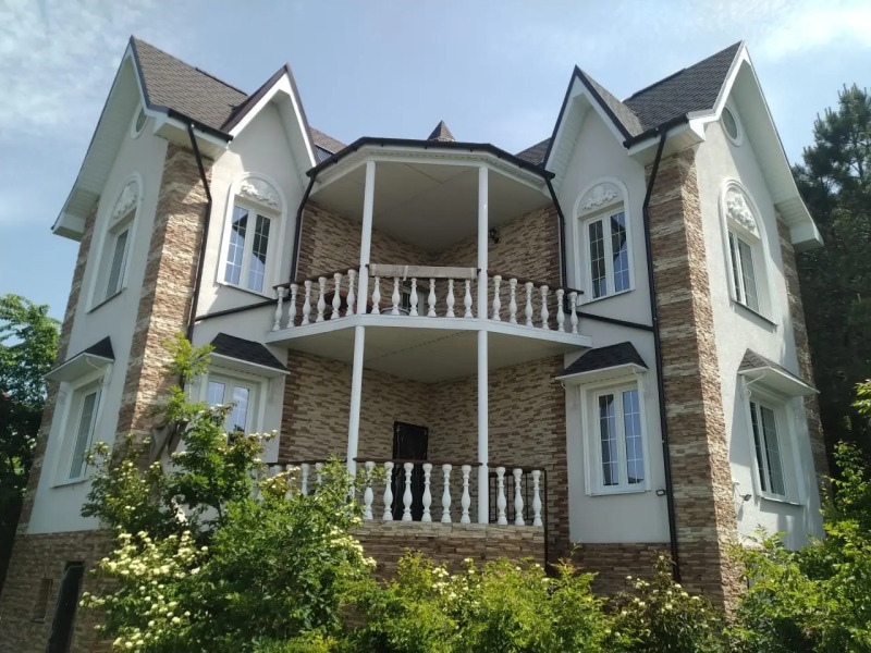 Дома в лесу