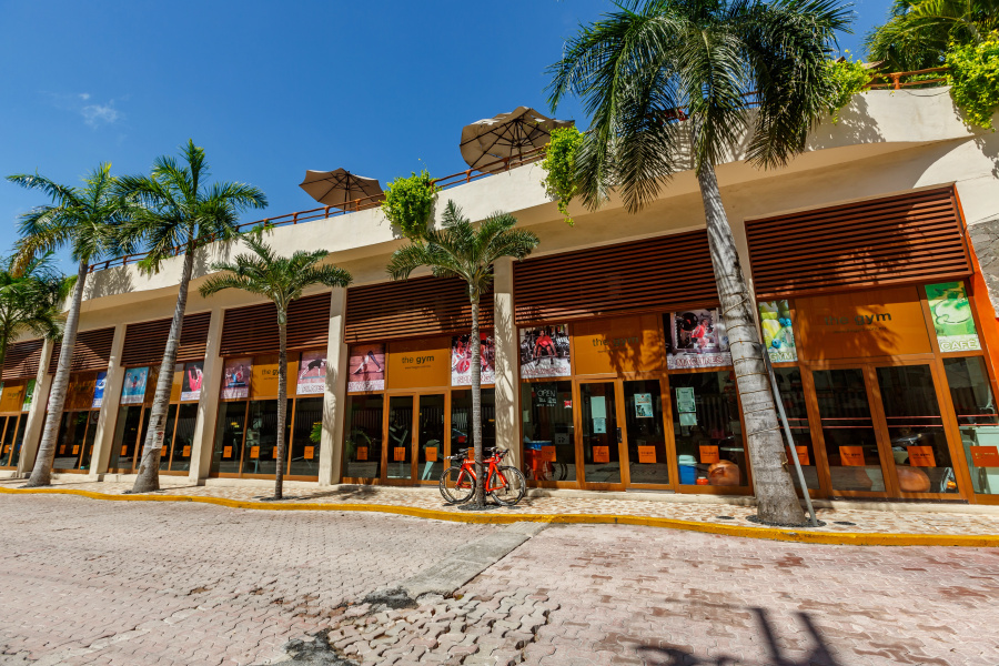 El Taj Oceanfront & Beachside Condo Hotel