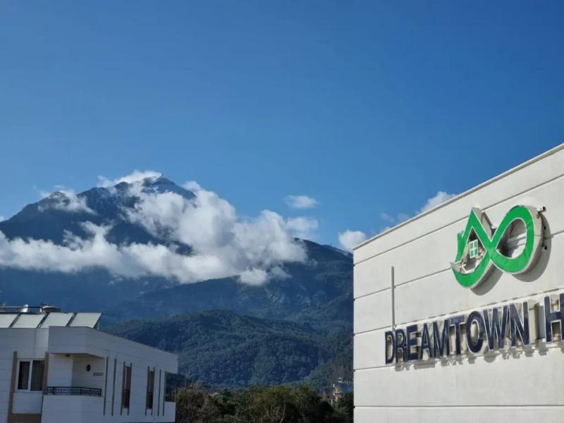 Dream Town Hotel & Restaurant