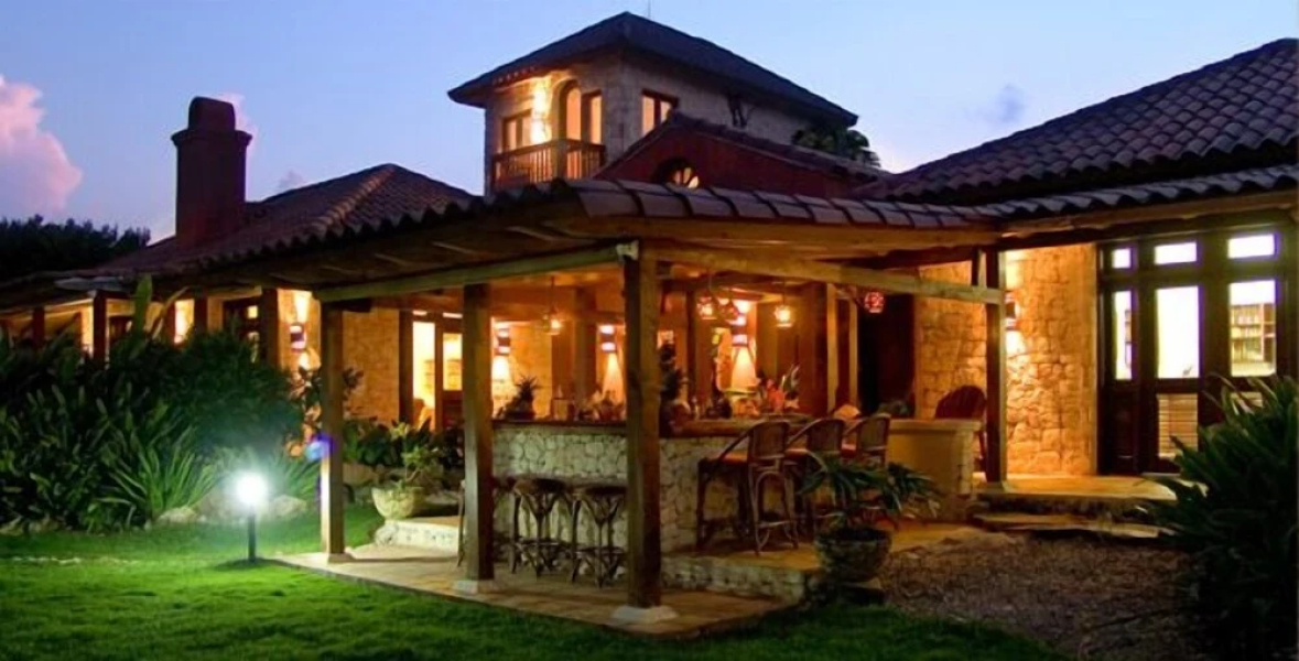 Family Oriented - Private Beach & Horse Stables - Ocean, Pool, & Hot Tub