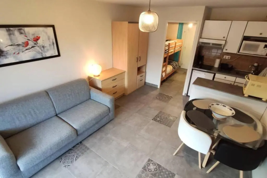 Studio meublé à 2 minutes à pied de la plage.