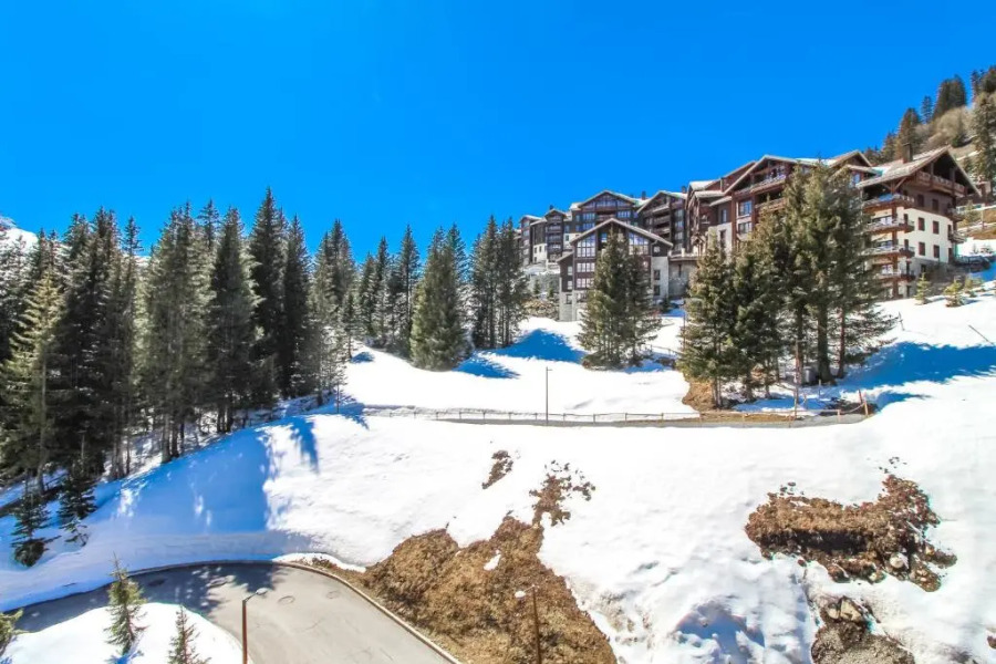 Two internally connecting 2-bed apartments with shared private entrance