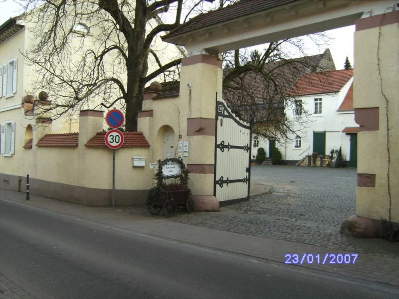 Weingut, Gästehaus und Kräuterhof