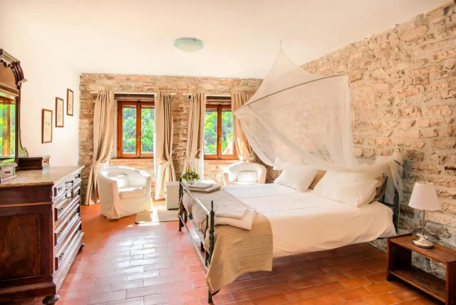 Canapegna Village - private villas and 2 pools in the heart of Le Marche