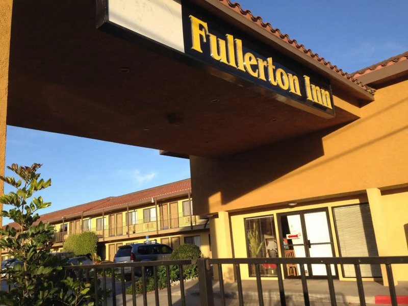 Fullerton Inn - Near Medieval Times