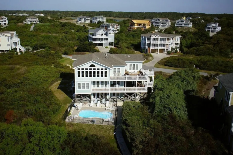 Dune Escape 5 Bedroom Home by RedAwning