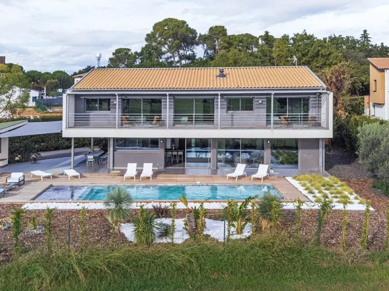 Villa 4 Bedrooms 8 PAX