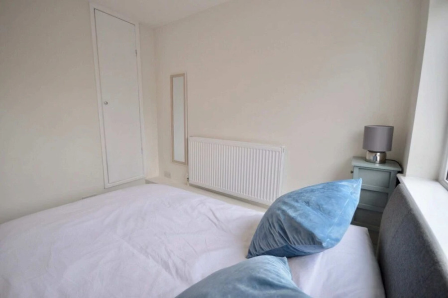 Lovely Modern Flat with Parking Near Airbus, Uwe, MOD